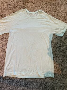 Men's Lululemon shirt